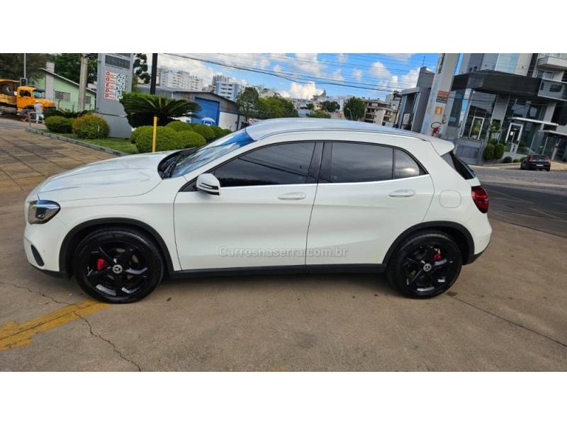 MERCEDES-BENZ - GLA 200 - 2017/2018 - Branca - R$ 128.900,00