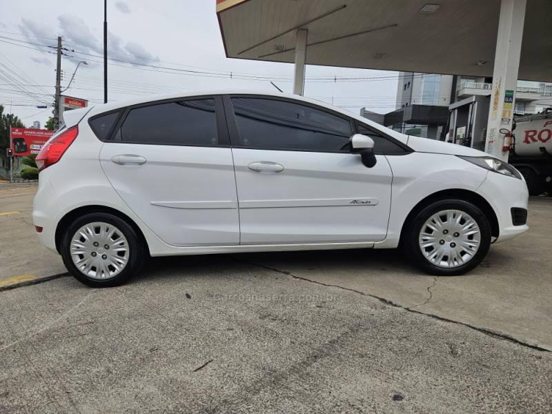 FORD - FIESTA - 2014/2014 - Branca - R$ 38.900,00