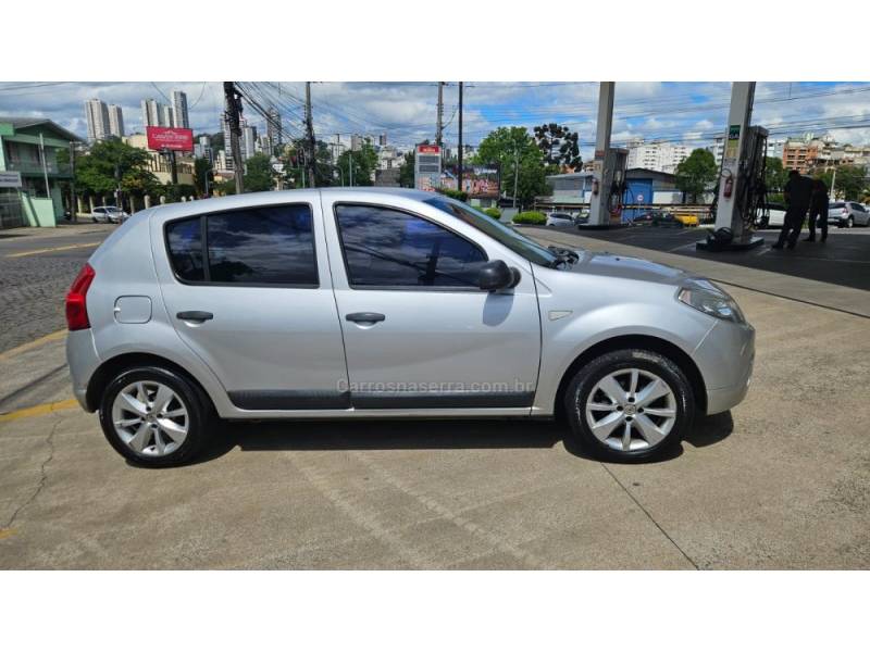 RENAULT - SANDERO - 2010/2010 - Prata - R$ 24.900,00