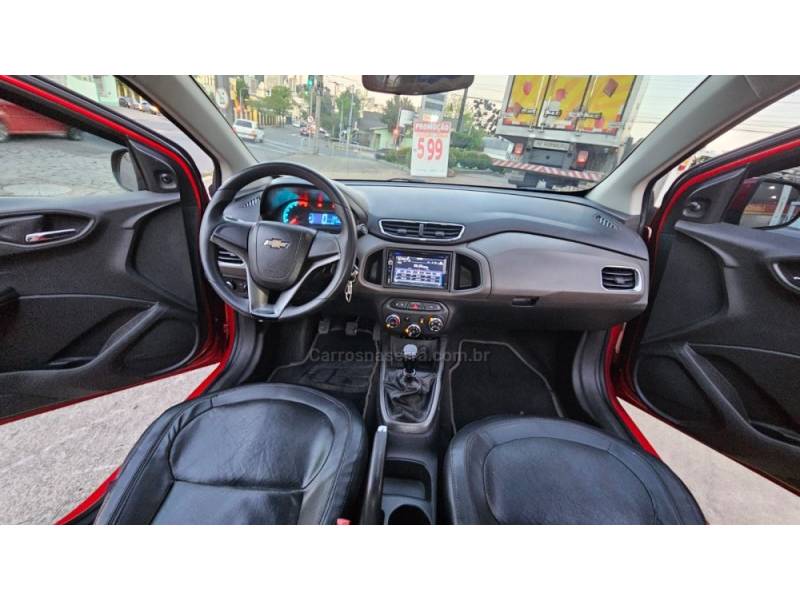 CHEVROLET - PRISMA - 2014/2014 - Vermelha - R$ 41.900,00