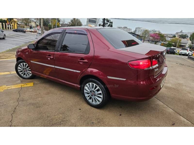 FIAT - SIENA - 2011/2011 - Vermelha - R$ 30.900,00