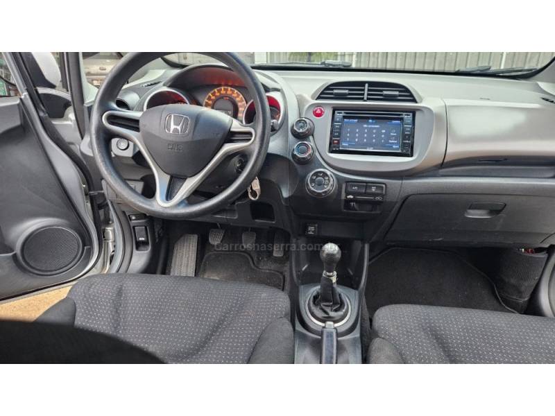 HONDA - FIT - 2010/2010 - Prata - R$ 39.900,00