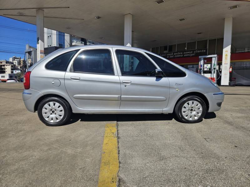 CITROËN - XSARA PICASSO - 2010/2010 - Prata - R$ 23.900,00