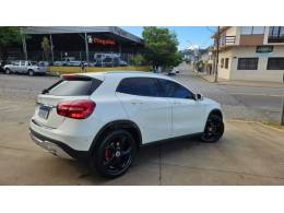 MERCEDES-BENZ - GLA 200 - 2017/2018 - Branca - R$ 128.900,00