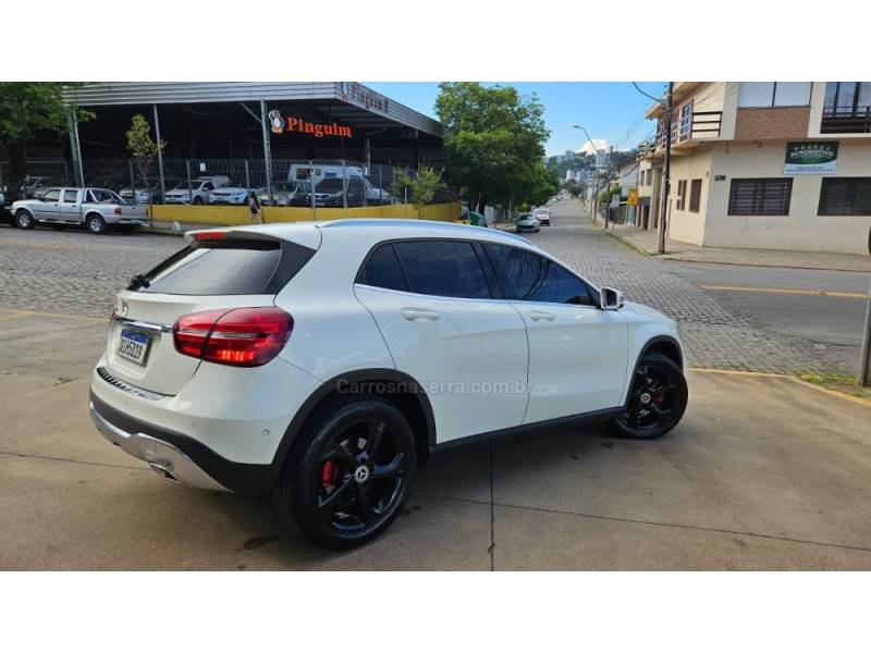 MERCEDES-BENZ - GLA 200 - 2017/2018 - Branca - R$ 128.900,00