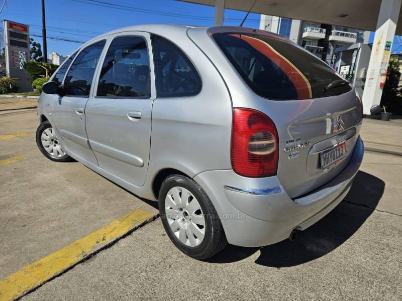 CITROËN - XSARA PICASSO - 2010/2010 - Prata - R$ 23.900,00