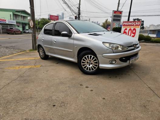 PEUGEOT - 206 - 2004/2004 - Prata - R$ 15.500,00