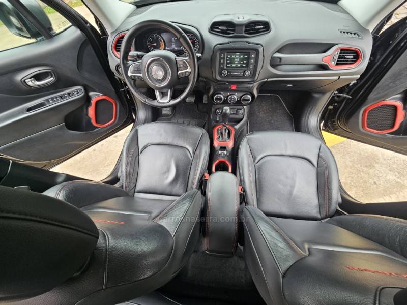 JEEP - RENEGADE - 2017/2018 - Preta - R$ 103.900,00