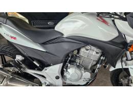 HONDA - CB 300R - 2012/2012 - Branca - R$ 12.900,00