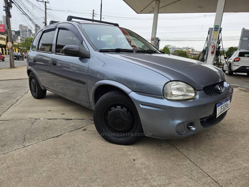 CHEVROLET - CORSA - 2000/2000 - Cinza - R$ 18.900,00