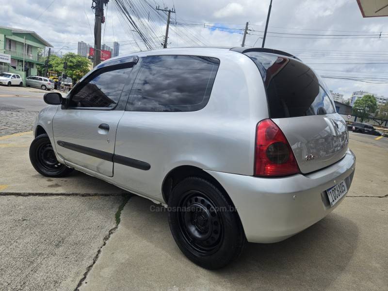 RENAULT - CLIO - 2009/2010 - Prata - R$ 16.900,00