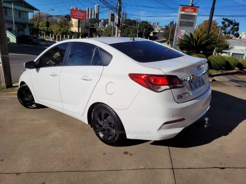 HYUNDAI - HB20S - 2015/2016 - Branca - R$ 56.900,00