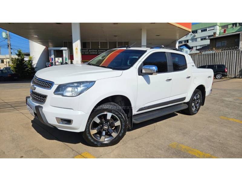 CHEVROLET - S10 - 2015/2016 - Branca - R$ 149.900,00