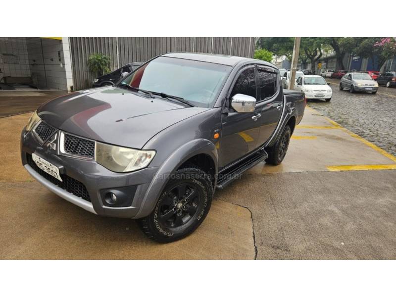 MITSUBISHI - L200 TRITON - 2011/2012 - Cinza - R$ 98.900,00