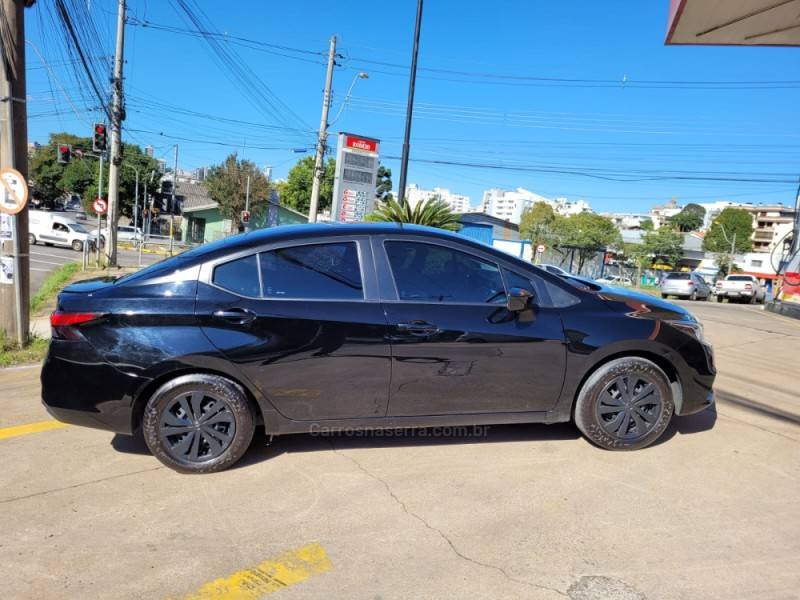 NISSAN - VERSA - 2021/2022 - Preta - R$ 85.900,00