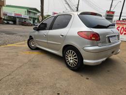 PEUGEOT - 206 - 2004/2004 - Prata - R$ 15.500,00