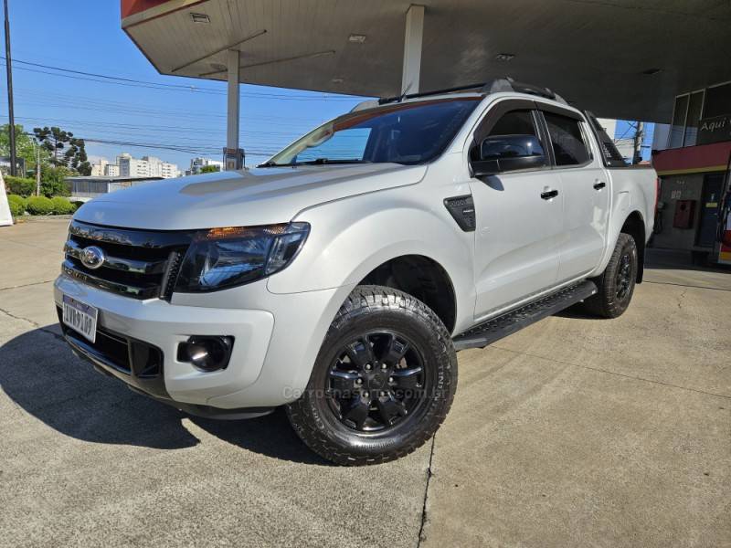 FORD - RANGER - 2014/2014 - Prata - R$ 88.800,00