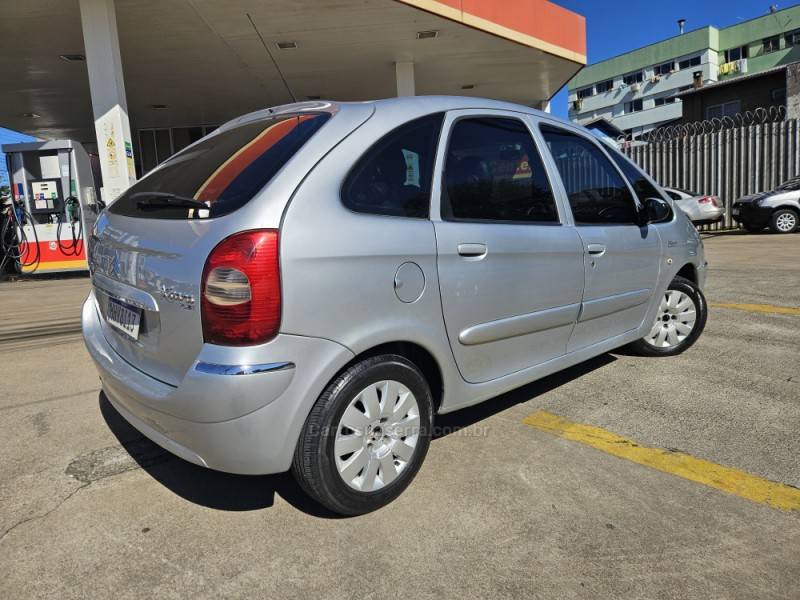 CITROËN - XSARA PICASSO - 2010/2010 - Prata - R$ 23.900,00