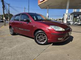 FORD - FOCUS - 2004/2005 - Vermelha - R$ 23.900,00