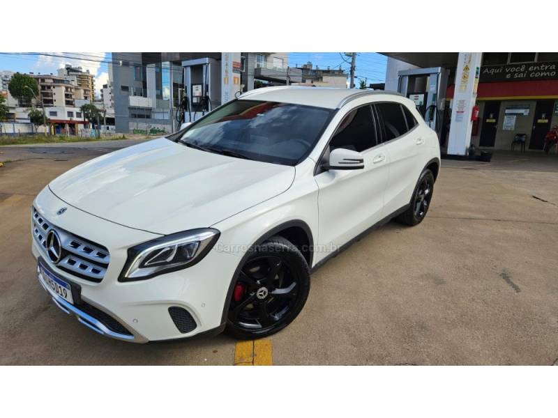 MERCEDES-BENZ - GLA 200 - 2017/2018 - Branca - R$ 128.900,00