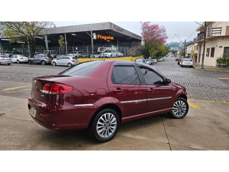 FIAT - SIENA - 2011/2011 - Vermelha - R$ 30.900,00