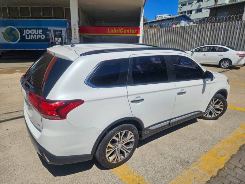 MITSUBISHI - OUTLANDER - 2015/2016 - Branca - R$ 127.900,00