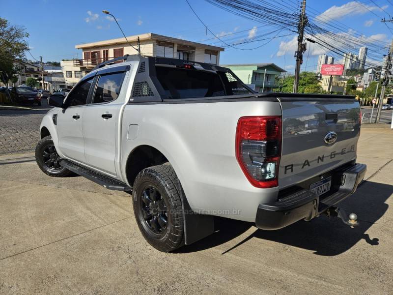 FORD - RANGER - 2014/2014 - Prata - R$ 88.800,00