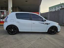 RENAULT - SANDERO - 2013/2013 - Branca - R$ 32.900,00