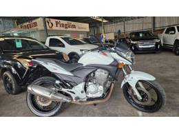 HONDA - CB 300R - 2012/2012 - Branca - R$ 12.900,00