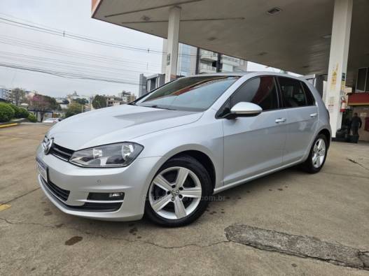 VOLKSWAGEN - GOLF - 2015/2015 - Prata - R$ 72.900,00