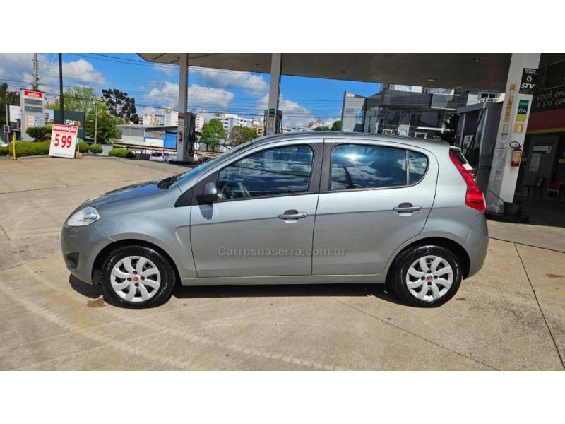 FIAT - PALIO - 2013/2014 - Cinza - R$ 35.900,00