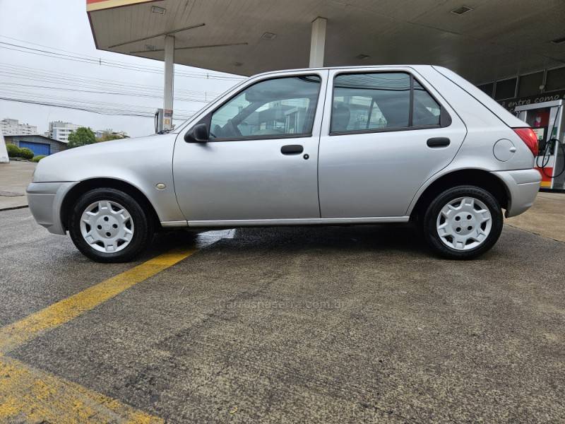 FORD - FIESTA - 2006/2006 - Prata - R$ 17.000,00