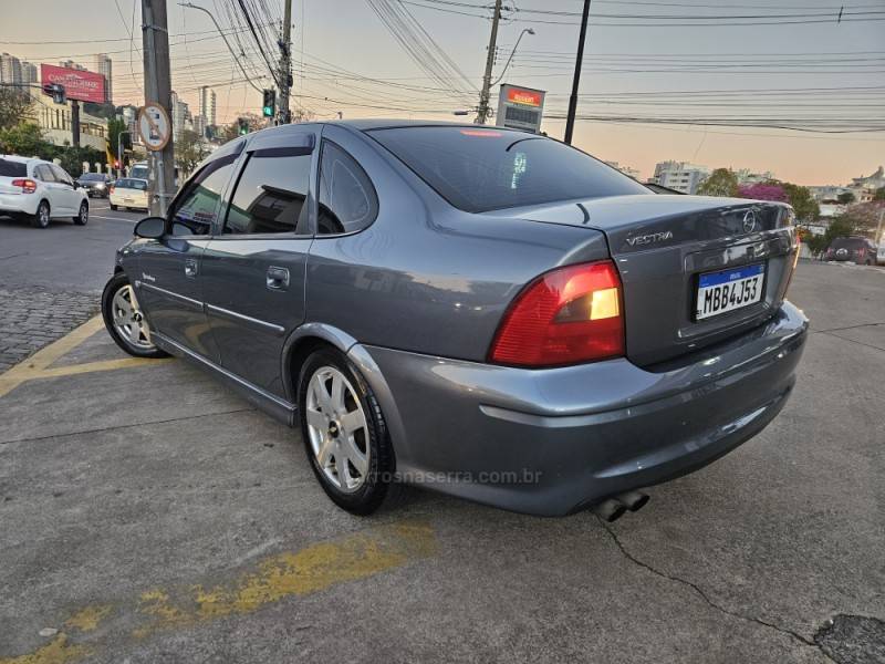 CHEVROLET - VECTRA - 2001/2001 - Cinza - R$ 28.500,00