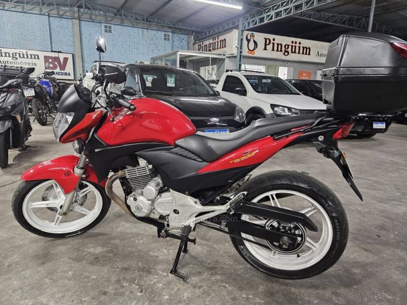 HONDA - CB 300R - 2011/2011 - Vermelha - R$ 12.500,00