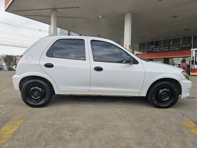 CHEVROLET - CELTA - 2012/2013 - Branca - R$ 28.000,00