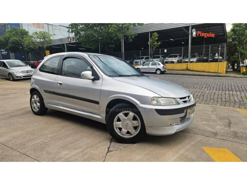 CHEVROLET - CELTA - 2001/2001 - Prata - R$ 12.900,00