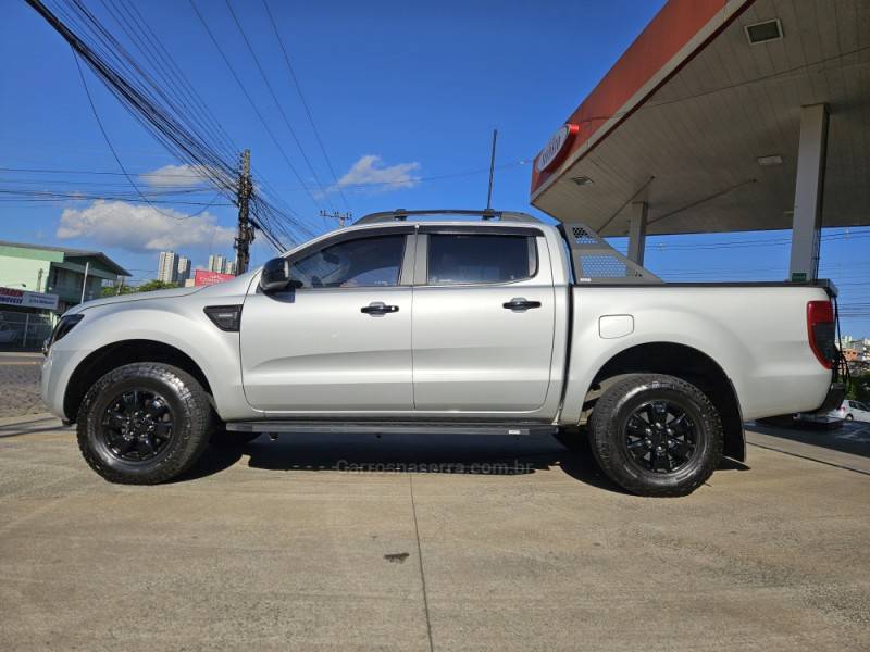 FORD - RANGER - 2014/2014 - Prata - R$ 88.800,00