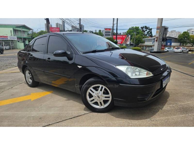 FORD - FOCUS - 2008/2008 - Preta - R$ 24.900,00