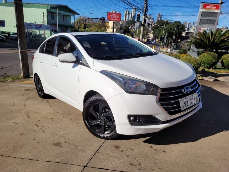 HYUNDAI - HB20S - 2015/2016 - Branca - R$ 56.900,00