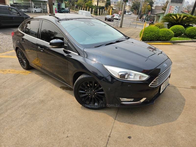 FORD - FOCUS - 2016/2016 - Preta - R$ 64.900,00