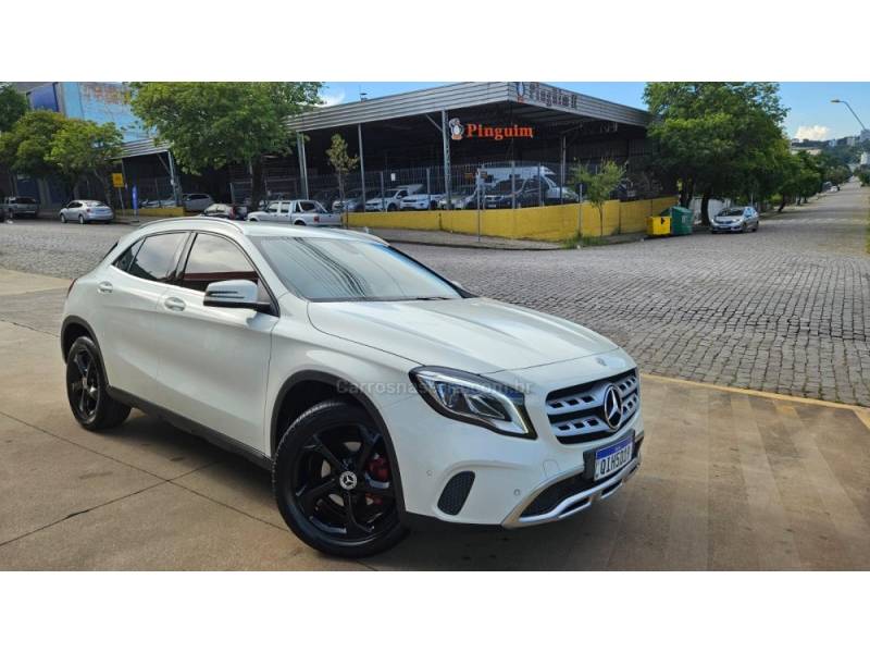 MERCEDES-BENZ - GLA 200 - 2017/2018 - Branca - R$ 128.900,00