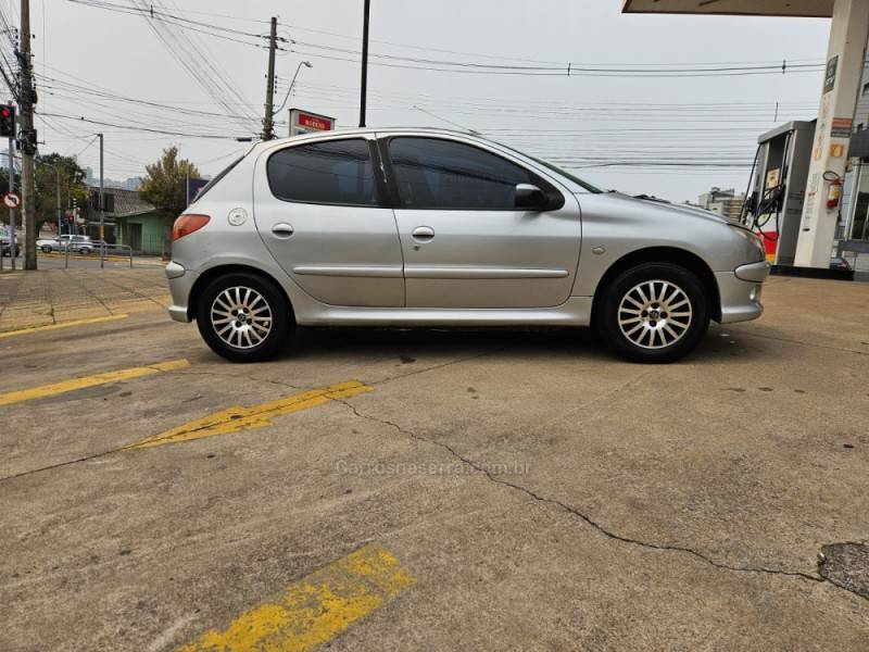 PEUGEOT - 206 - 2004/2004 - Prata - R$ 15.500,00