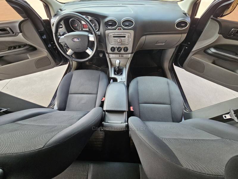 FORD - FOCUS - 2012/2012 - Preta - R$ 37.900,00