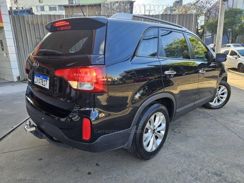 KIA MOTORS - SORENTO - 2014/2015 - Preta - R$ 77.900,00