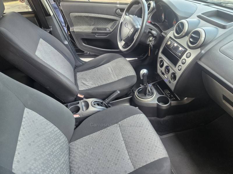 FORD - FIESTA - 2014/2014 - Preta - R$ 32.900,00