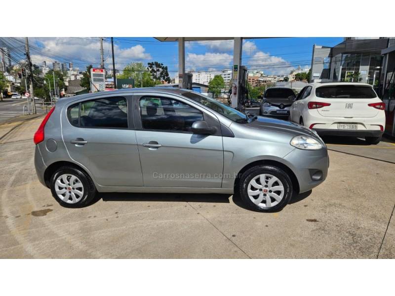 FIAT - PALIO - 2013/2014 - Cinza - R$ 35.900,00