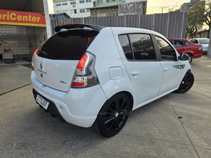 RENAULT - SANDERO - 2013/2013 - Branca - R$ 32.900,00