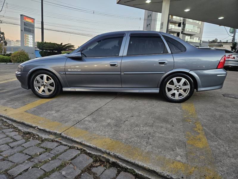 CHEVROLET - VECTRA - 2001/2001 - Cinza - R$ 28.500,00