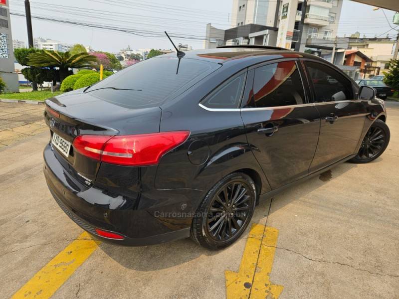 FORD - FOCUS - 2016/2016 - Preta - R$ 64.900,00