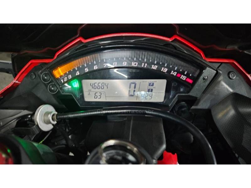 KAWASAKI - NINJA ZX-10R - 2012/2012 - Vermelha - R$ 45.900,00